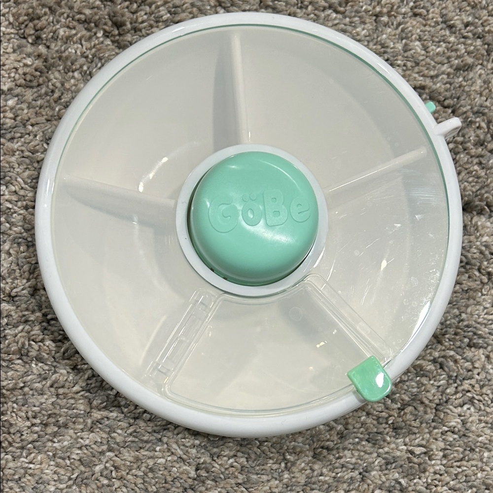 Green and White Kids Snack Container